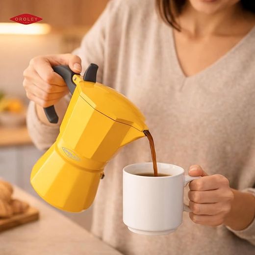 Petra de Oroley: la cafetera italiana de colores para inducción que lleva toda la vida preparando el café de nuestras mañanas