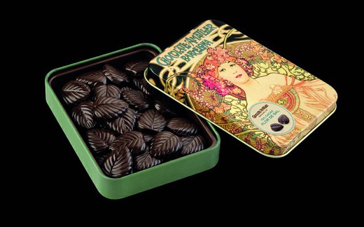 Dark chocolate leaf and salt amatller metal box 60 grs