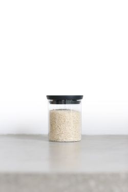 Bote apilable de vidrio 0,6 L Tapa Gris Oscuro Brabantia 100% Hermético