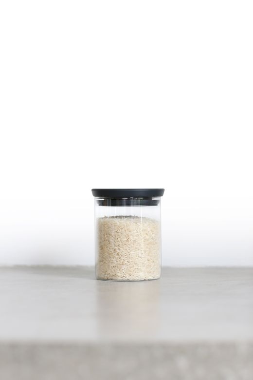 Bote apilable de vidrio 0,6 L Tapa Gris Oscuro Brabantia 100% Hermético