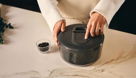 Centrifugadora de ensaladas mediana easy spin Zyliss