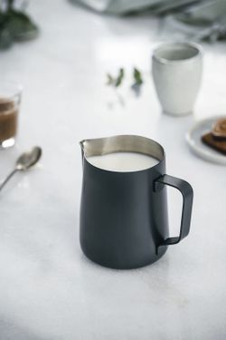 Grå rustfrit stål mælkekande 350 ml lak