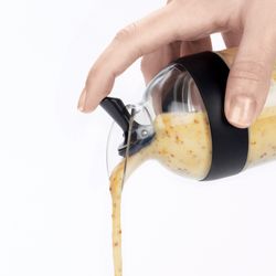 Mezclador de cocina para vinagretas pequeño negro Oxo