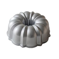 Molde para pastel bundt plateado brillante Nordic Ware