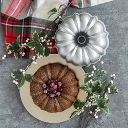 Molde para pastel bundt plateado brillante Nordic Ware