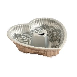 Molde para pastel con corazón floral bundt Nordic Ware