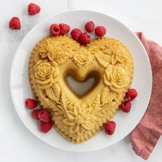Molde para pastel con corazón floral bundt Nordic Ware