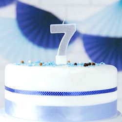 Bougie d'anniversaire argentée numéro 7 partydeco