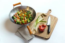 Wok 32 cm acero carbono sin antiadherente Ken Home